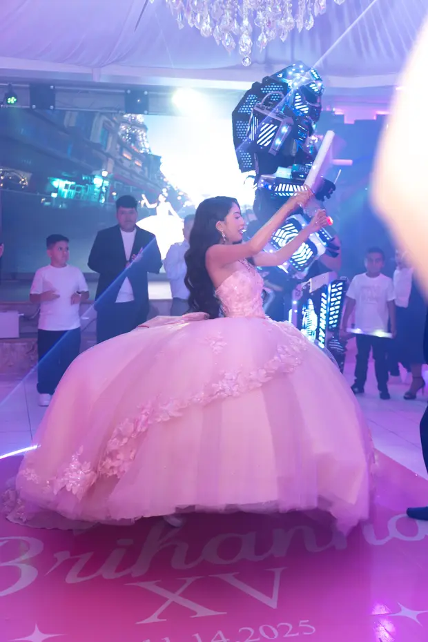 Quinceanera photography from an UPSTYLE event.