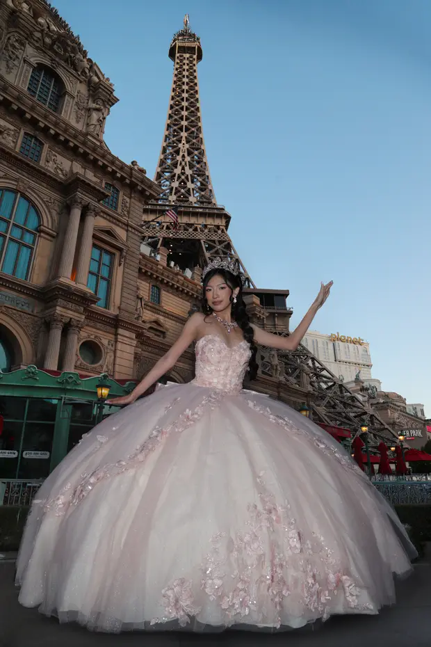 Quinceanera photography from an UPSTYLE event.