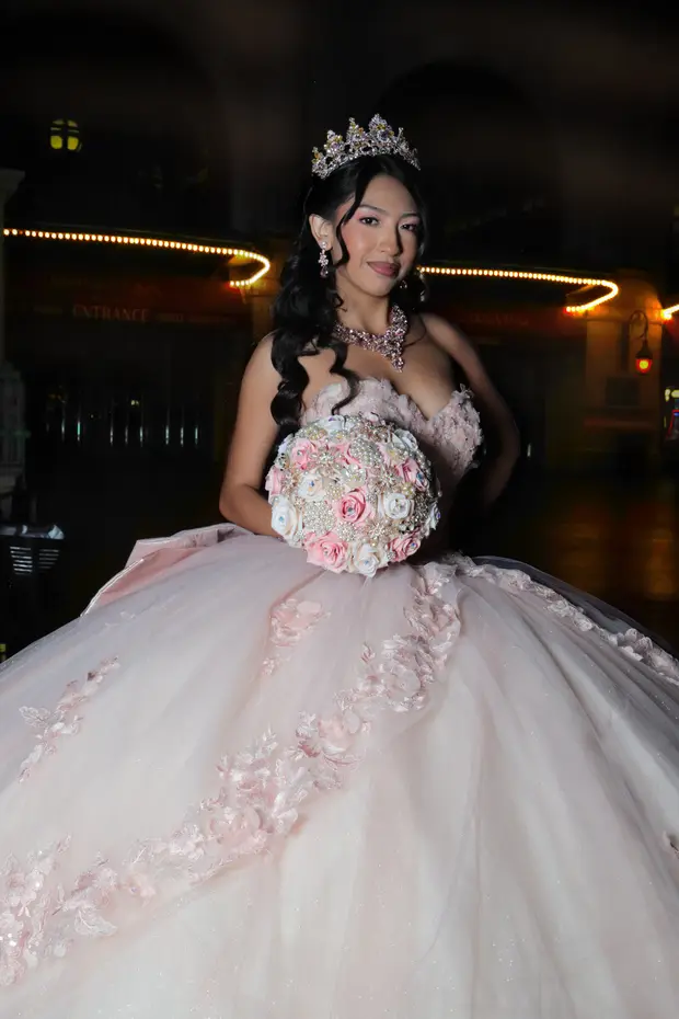 Quinceanera photography from an UPSTYLE event.