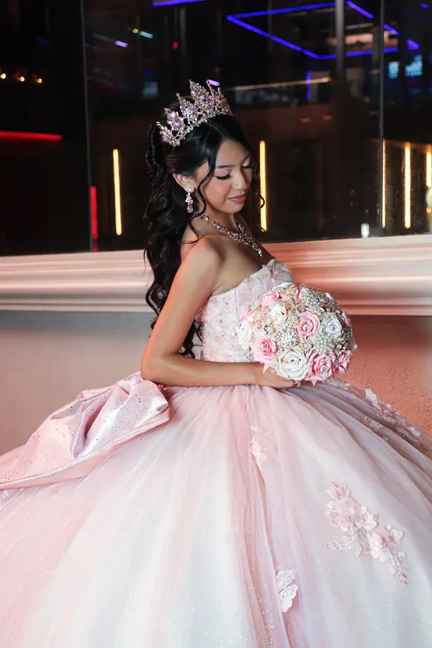 Quinceanera photography from an UPSTYLE event.