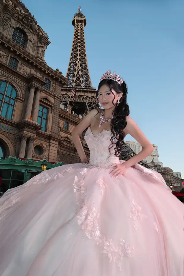 Quinceanera photography from an UPSTYLE event.
