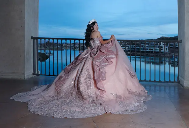 Wide quinceanera memory photograph by UPSTYLE.