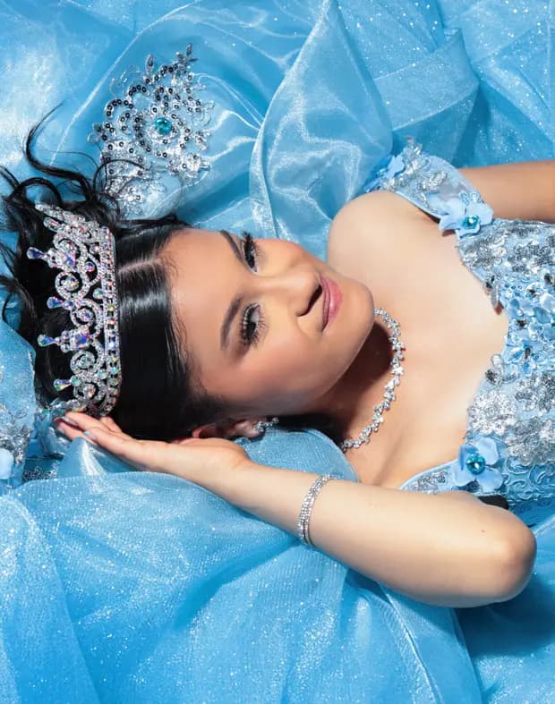 Vertical quinceanera moment captured by UPSTYLE.