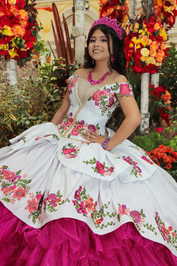 Vertical quinceanera portrait from an UPSTYLE gallery.