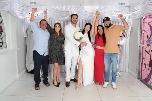 Wedding reception photography by UPSTYLE.